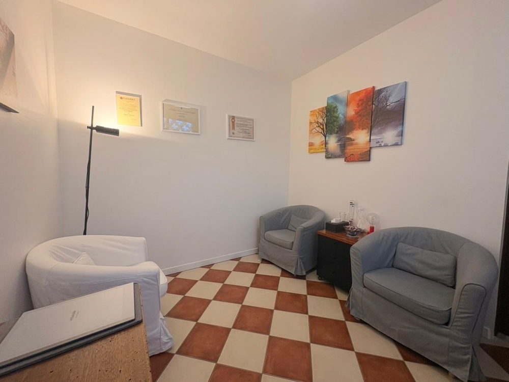 La stanza dei colloqui dello studio di Pietro Lonati in Via Parma 21 a Mantova